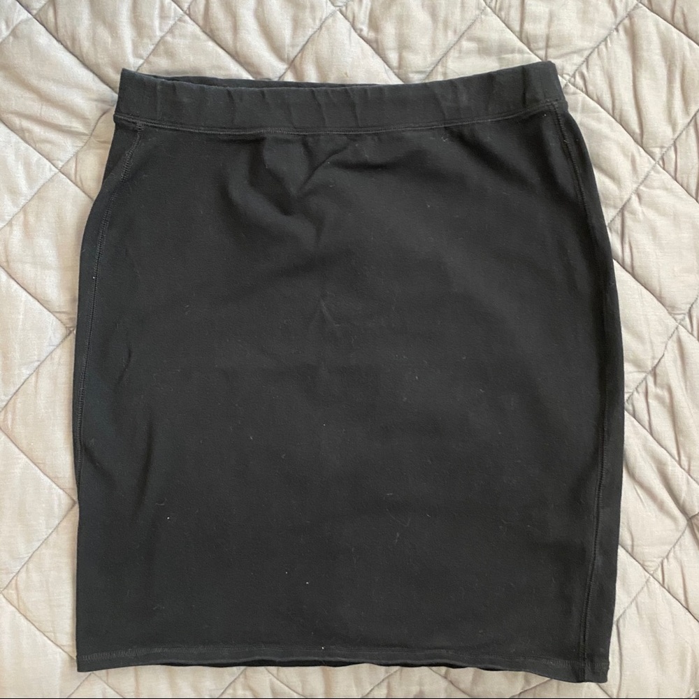 🌻NWOT Black Pencil Skirt